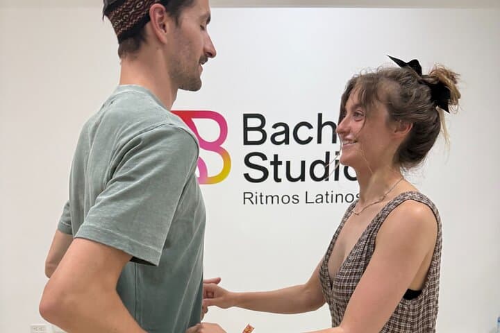 Learn Salsa and Bachata in Lima: Private Beginner Lesson in Central Lima photo 4