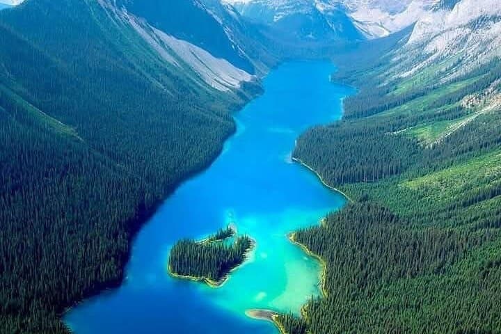 Iconic Lakes and Johnston Canyon Day Tour — Lake Louise, Moraine & Emerald photo 2