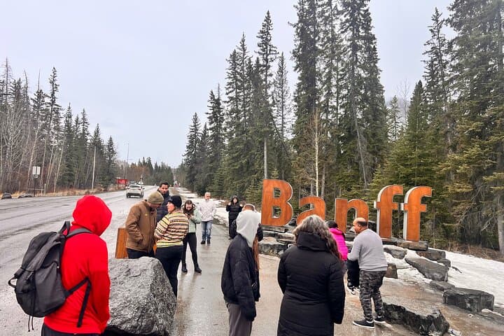 Iconic Lakes and Johnston Canyon Day Tour — Lake Louise, Moraine & Emerald photo 6
