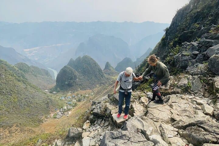 Trekking the White Cliff on Ma Pi Leng Pass — Ha Giang Day Hike photo 3