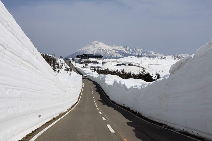 Hachimantai & Yakehashiri: Volcanic Wonders and Scenic Trails in Tohoku photo 4