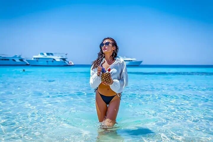 Hurghada Speedboat to Hula Hula Island with Two Diving Stops