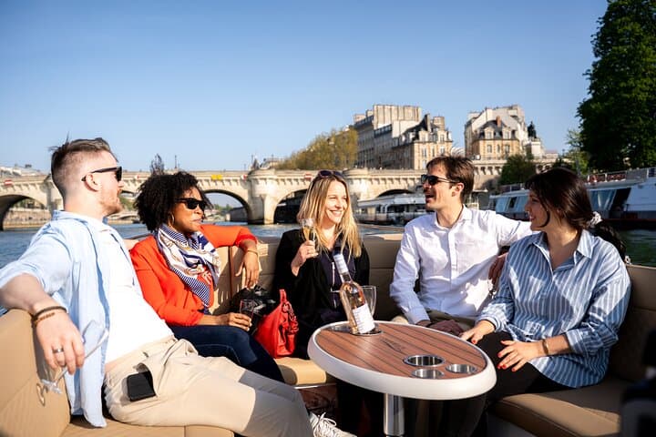 Private Seine Cruise in Paris with Rosé, Macarons & Eiffel Views photo 3