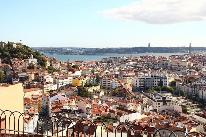 Discover Old Lisbon by Tuk-Tuk: Alfama, Viewpoints & Historic Sights in 60–90 Minutes photo 6