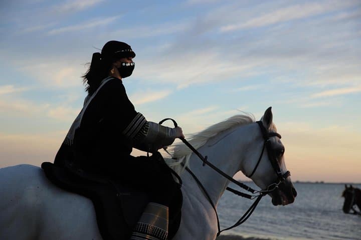 Horse Riding in Jeddah: Beach Rides Along Khalij Salman and the Red Sea photo 4