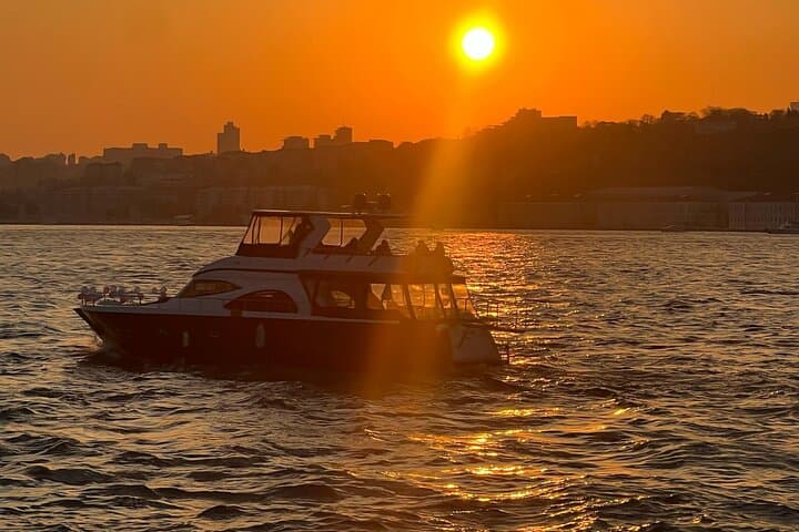 Bosphorus Sunset Yacht Cruise: Luxury Evening Cruise in Istanbul