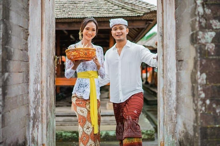 Balinese Costume Experience and Goa Giri Campuhan Waterfall Trek from Ubud