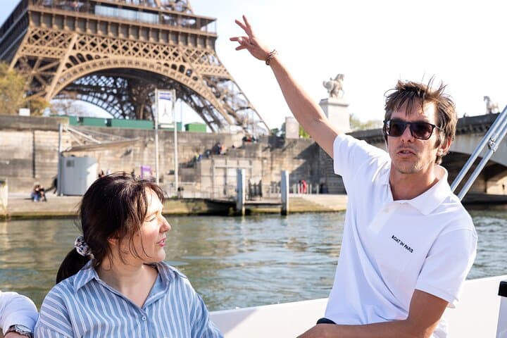 Private Seine Cruise in Paris with Rosé, Macarons & Eiffel Views photo 5