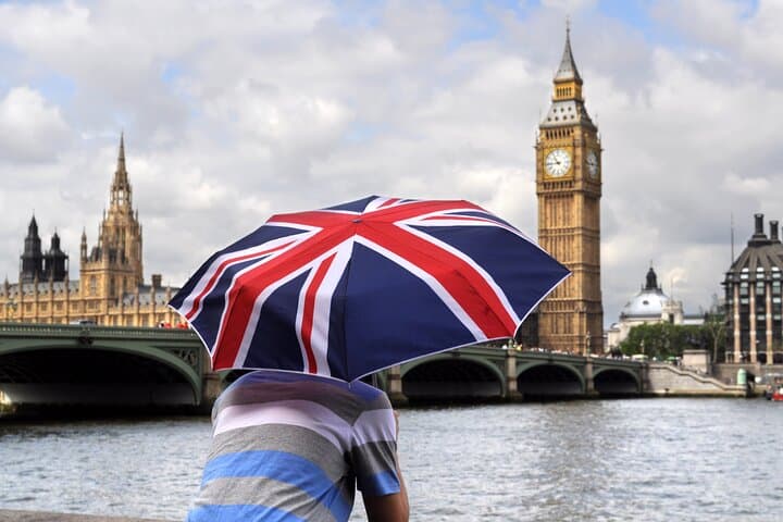 Explore London Freely: Self-Guided Mobile Walking Tours with 100+ Curated Routes