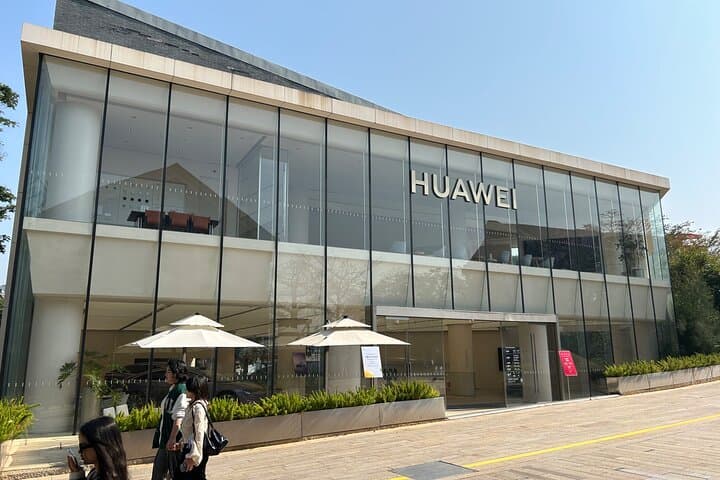 Shenzhen Tech Tour: DJI Flagship, Huaqiangbei Electronics Market & Lianhua Mountain Sunset photo 4