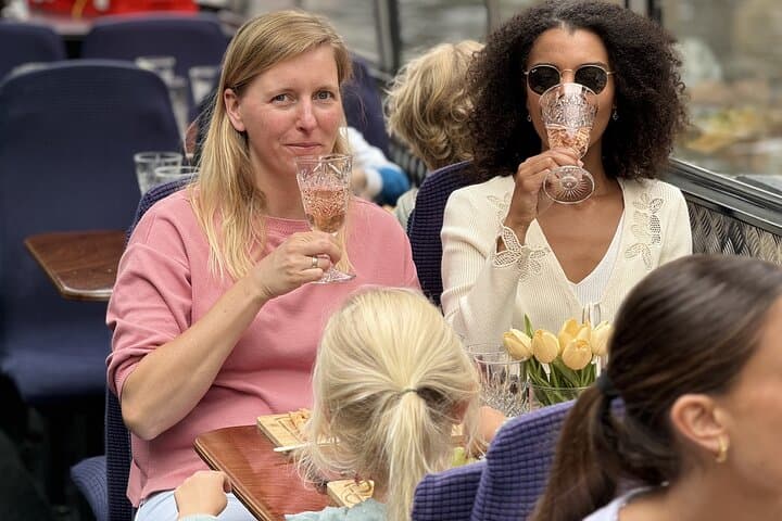 Amsterdam Classic Canal Cruise: 60-Min Guided Tour with Open Bar