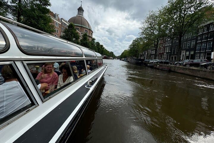 Amsterdam Classic Canal Cruise: 60-Min Guided Tour with Open Bar photo 2