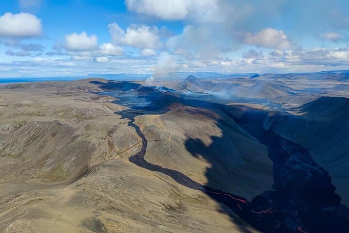 Private Helicopter Tour Over Iceland's Volcanoes, Glaciers & Waterfalls photo 4
