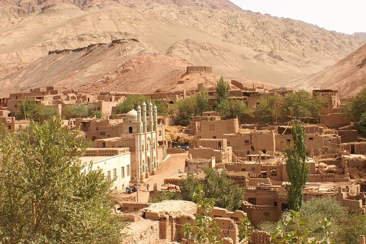 Sunset Dunes and Silk Road Ruins: Turpan 4WD Private Kumtag Desert Tour photo 3