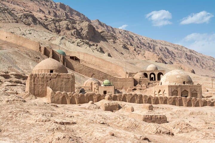 Turpan 10-Highlights Private Tour — Grape Valley, Emin Minaret & Bezeklik Caves photo 3