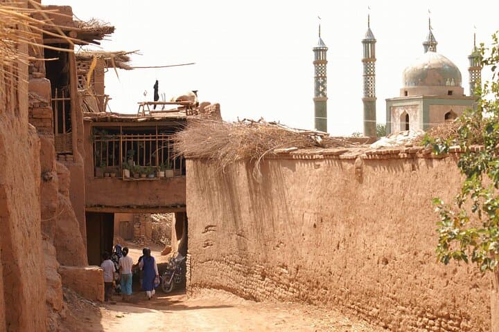 Sunset Dunes and Silk Road Ruins: Turpan 4WD Private Kumtag Desert Tour photo 4