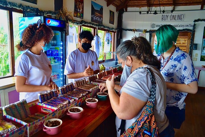 Roatán Private Island Tour: Sloths, Chocolate & Crafts on West End