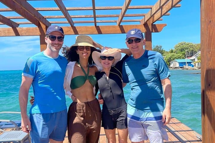Roatán Private Island Tour: Sloths, Chocolate & Crafts on West End photo 6