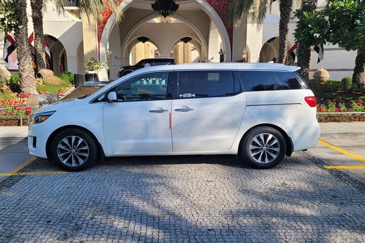 Full-Day Private Chauffeur in Dubai: Comfort, Flexibility & Local Insight photo 6