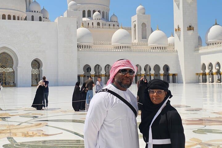 Abu Dhabi Day Tour: Sheikh Zayed Mosque, Emirates Palace & BAPS Mandir