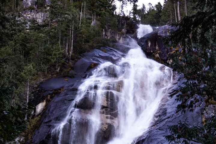 Sea-to-Sky Waterfalls to Whistler Private Tour from Vancouver