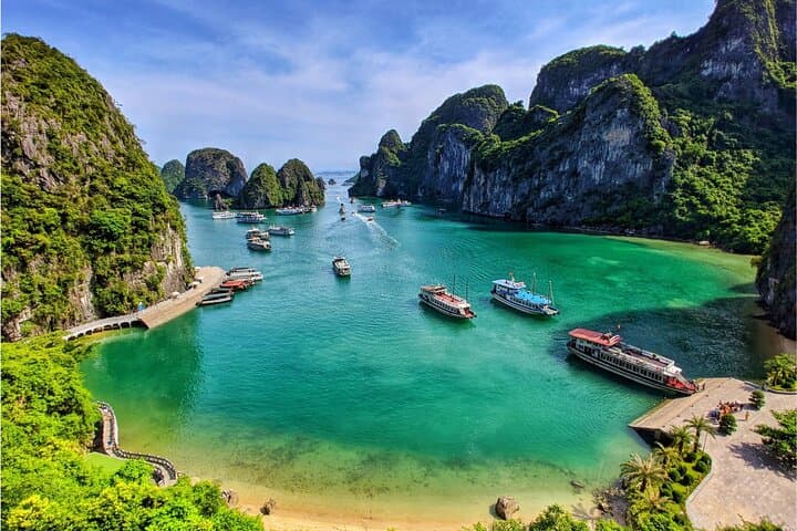 Discover Halong Bay: 3-Day Scenic Cruise, Kayaking & Island Excursions from Hanoi