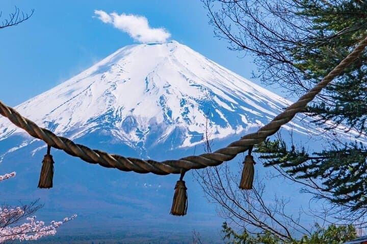 Mount Fuji Day Tour: Chureito Pagoda, Lake Kawaguchi & Oshino Hakkai — A Practical Guide photo 4