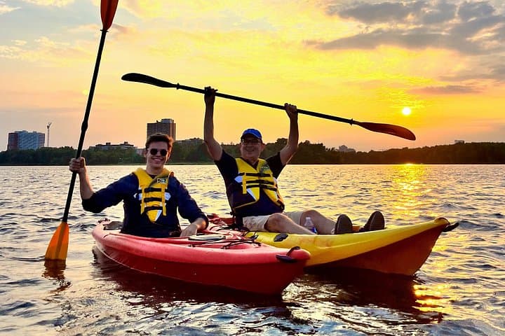 Sunset Kayak Tour on the Ottawa River: Paddle Between Ottawa & Gatineau photo 2