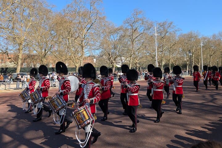 Best Changing of the Guard Walking Tour: Westminster & Buckingham Palace Guide photo 2