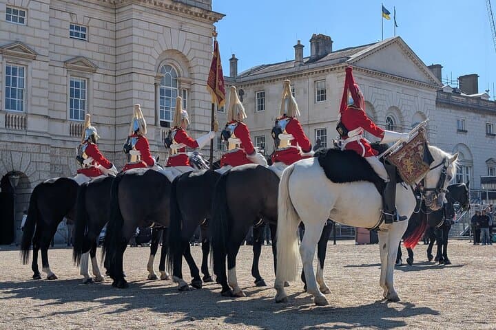 Best Changing of the Guard Walking Tour: Westminster & Buckingham Palace Guide