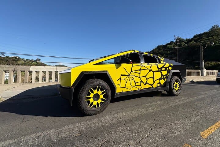 Electric Hollywood Express: 1-Hour AI-Powered Tesla Driving Tour photo 3