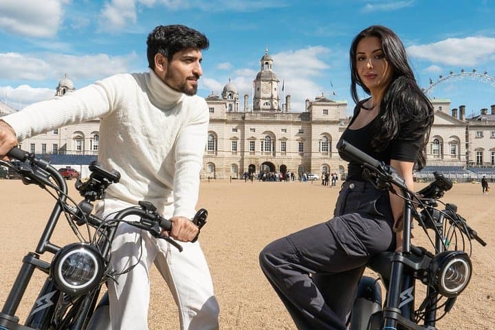 Luxury Private London E-Bike Tour with Professional Photoshoot photo 1