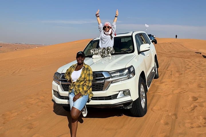 Dubai Desert Safari: 4x4 Dune Bashing, Live BBQ & Traditional Shows