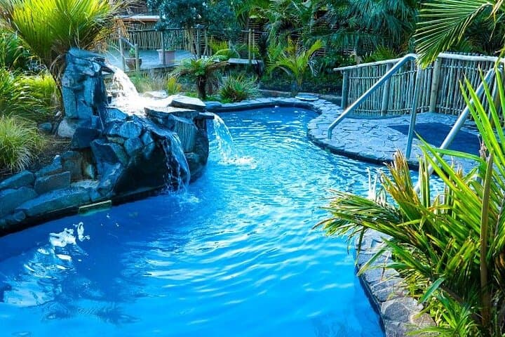 Auckland Thermal Pools & Muriwai Beach Sunset Tour — Hot Pools, Gannets & Coastal Views photo 3