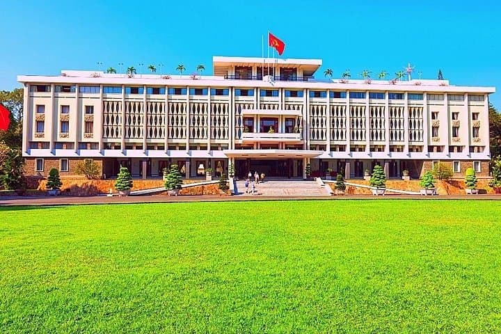 Saigon Morning Tour: Independence Palace, Ba Thien Hau Temple & Binh Tay Market photo 3