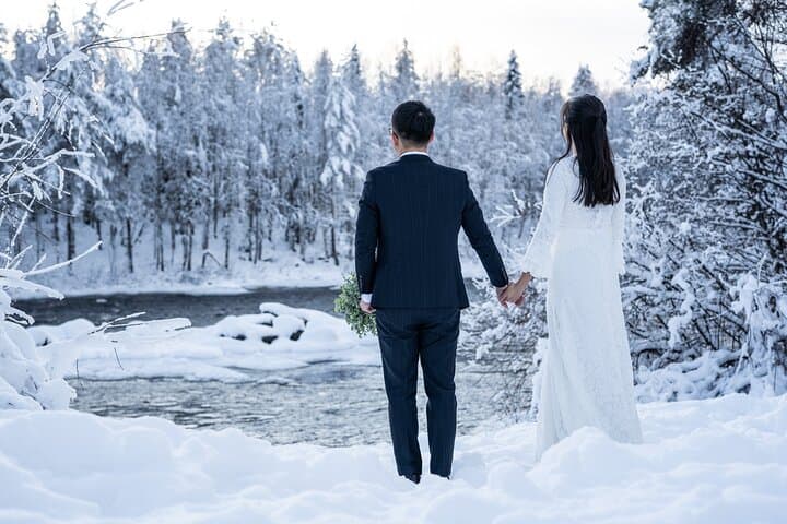 Rovaniemi Nature Photoshoot: Arctic Forest & Snow Portrait Session photo 3
