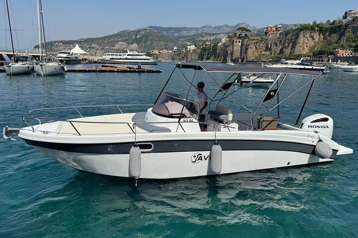 Private Capri Island Boat Tour from Sorrento | Saver 28ft Day Cruise photo 2