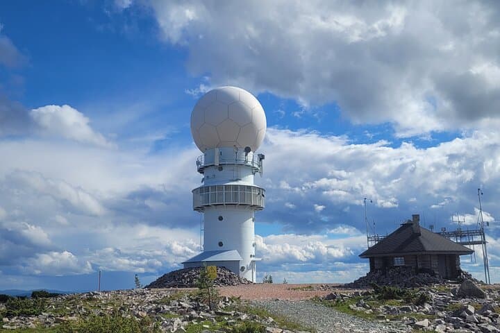 Private Hiking Tour in Pyhä–Luosto: Guided Lapland Hikes Under the Midnight Sun photo 3