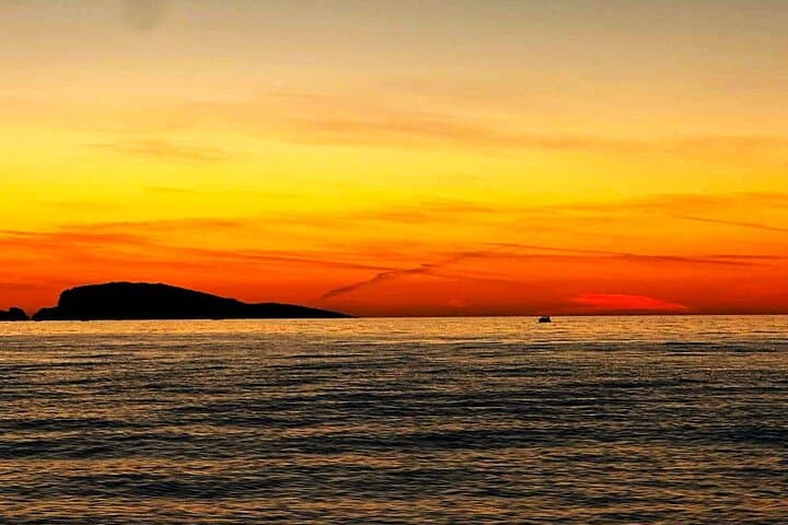 Cavtat Sunset Escape: Romantic Cruise with Unlimited Drinks photo 4