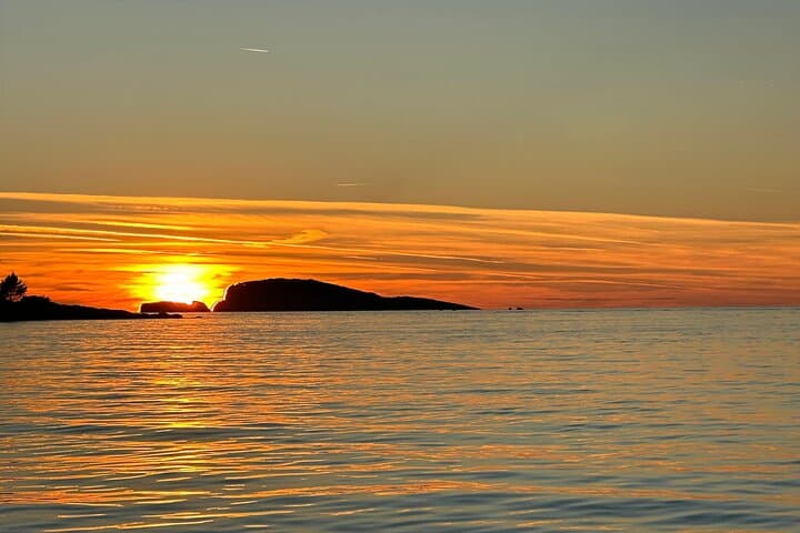 Cavtat Sunset Escape: Romantic Cruise with Unlimited Drinks photo 2
