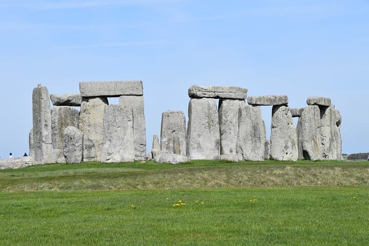 Private Taxi Tour to Stonehenge & Salisbury Cathedral — Full-Day Guided Visit photo 2