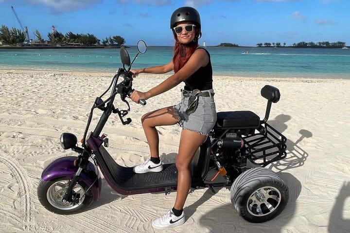 Glide Nassau: Electric Trike Sites and Beach Tour Through Downtown