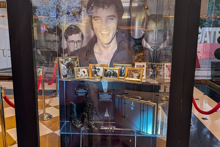 Elvis Presley Walking Tour — Las Vegas Landmarks, Music History & Statue
