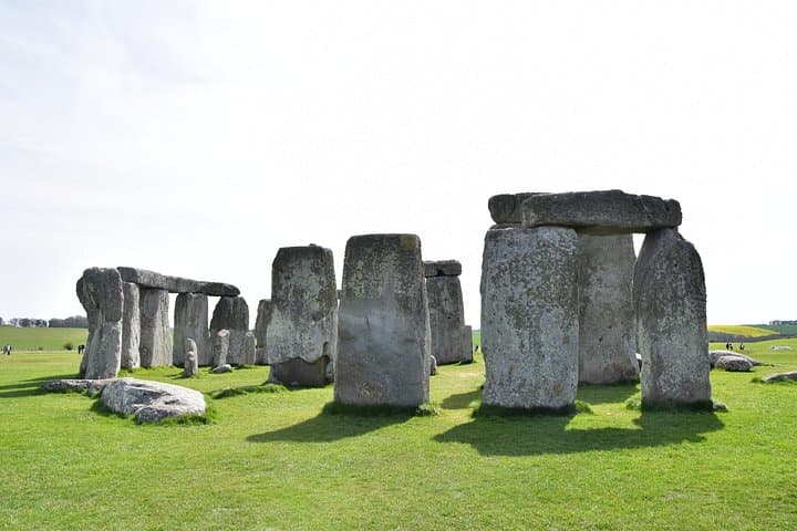 Private Taxi Tour to Stonehenge and Winchester Cathedral — Day Trip Guide photo 1