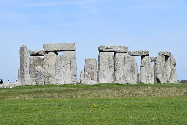 Private Taxi Tour to Stonehenge and Winchester Cathedral — Day Trip Guide photo 3