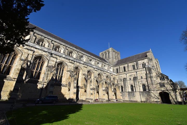 Private Taxi Tour to Stonehenge and Winchester Cathedral — Day Trip Guide photo 4