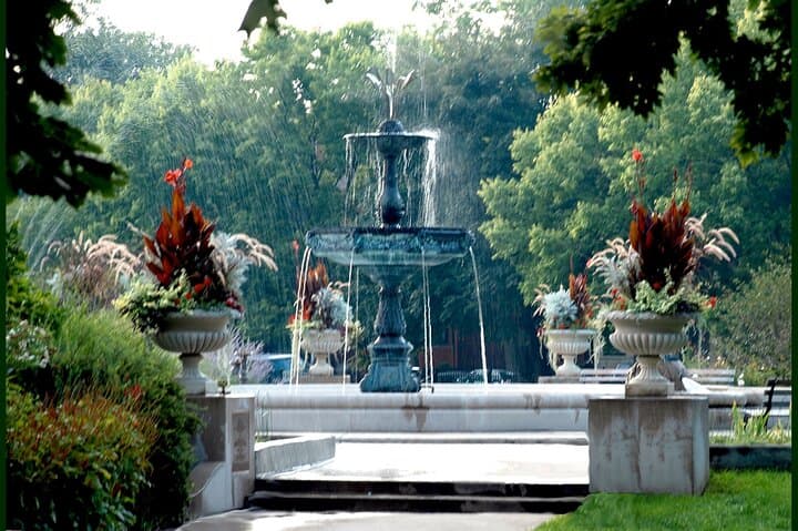 Wicker Park Walking Tour: History, Trivia & Local Flavors in Chicago photo 5