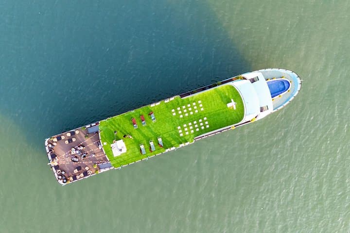 Luxury 2-Day Cruise in Halong & Lan Ha Bay: Kayaking, Caves & Floating Villages photo 4