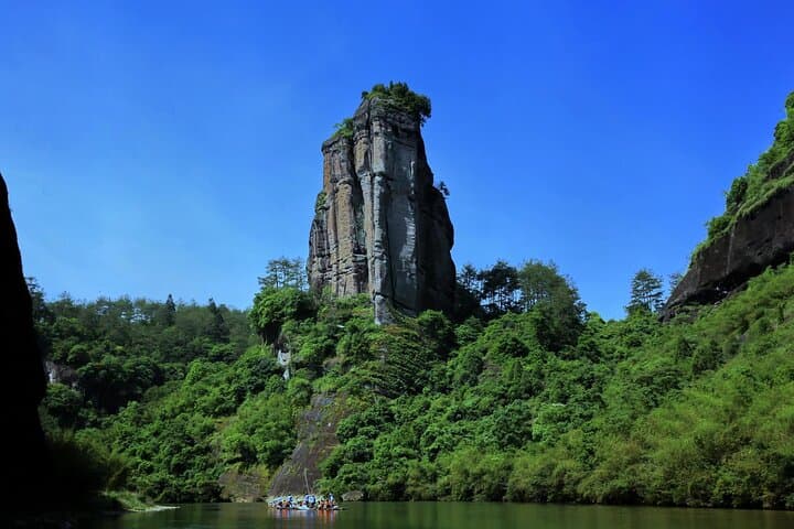 3-Day Private Mount Wuyi Tour: Jiuqu Bamboo Rafting, Da Hong Pao Tea & Peaks