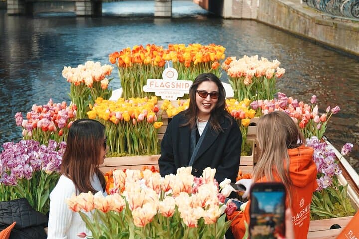 Amsterdam Exclusive Tulip Tour: Luxury One-Hour Canal Cruise photo 2